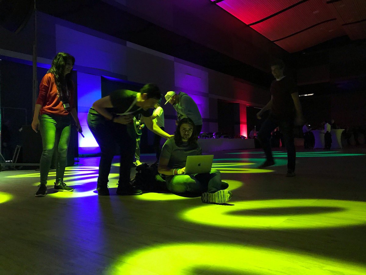 nicholasg_optim's tweet image. Ничего необычно. Просто @tagir_valeev рефакторит твой код по середине танцпола на #jokerconf. Листай дальше