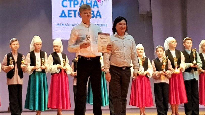 RadaDobrova's tweet photo. ЛАУРЕАТЫ Международного фестиваля-конкурса "Звёзды нового века" МАКСИМ ГРИБАЧЁВ, АННА РЫЖОВА, ПОЛИНА ПУЧКОВА, АЛИНА ЕГИНА и ИЛЬЯ БЕРДНИКОВ - Преп.Салмова И.В. ДМШ им. В.П. Чеха. Молодцы!!👍🏻👍🏻👍🏻 https://t.co/jtHzogs1kh