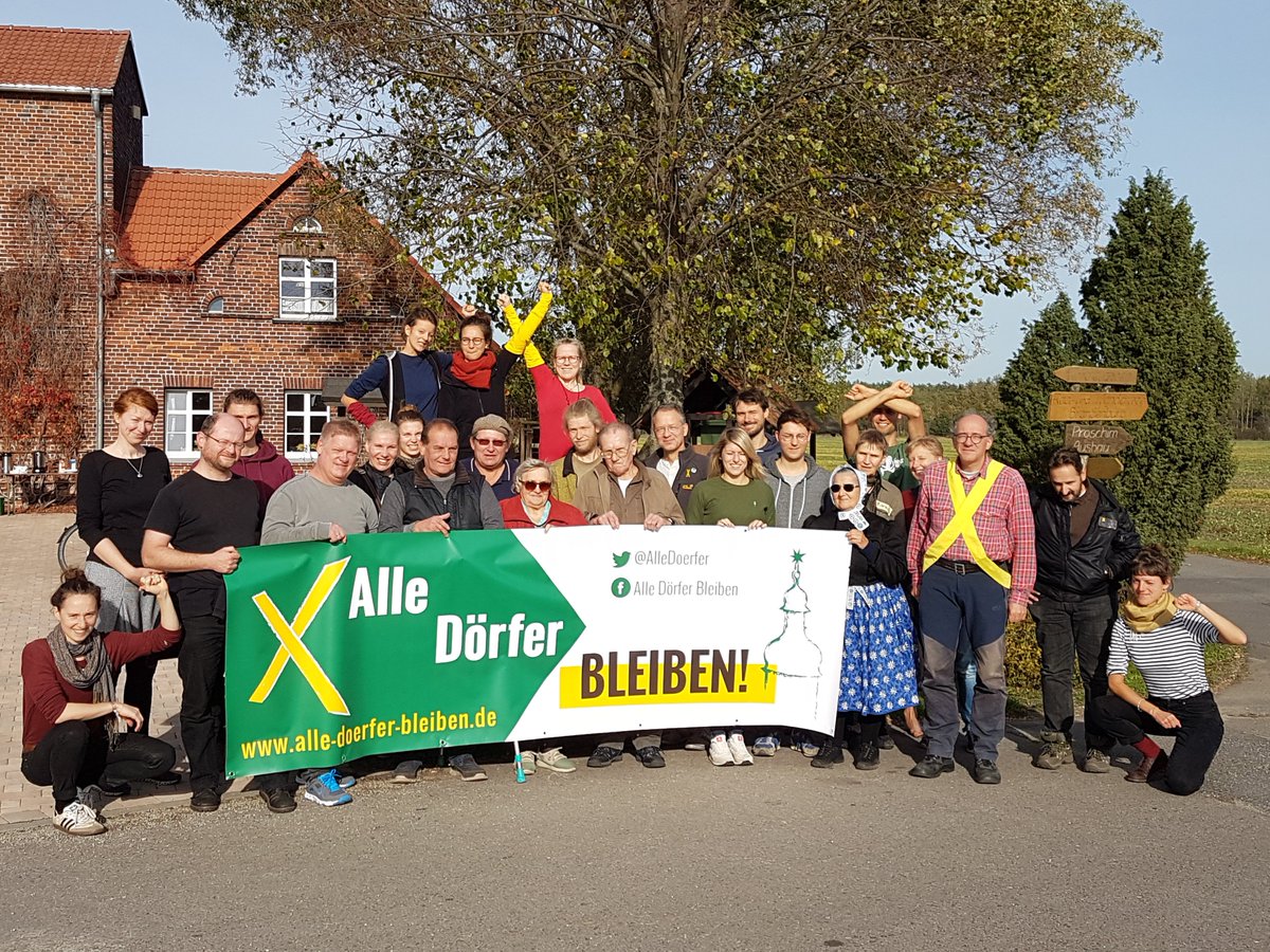 AlleDoerfer's tweet photo. Wir sind zu Gast in #Proschim, mit dabei auch Menschen aus #Mühlrose, die sich Unterstützung wünschen, damit #MühlroseBleibt. 

Inspiriert von diesem intensiven und konstruktiven Treffen, kämpfen wir weiter, damit #AlleDörferBleiben – weltweit. https://t.co/79Wbijr6g2