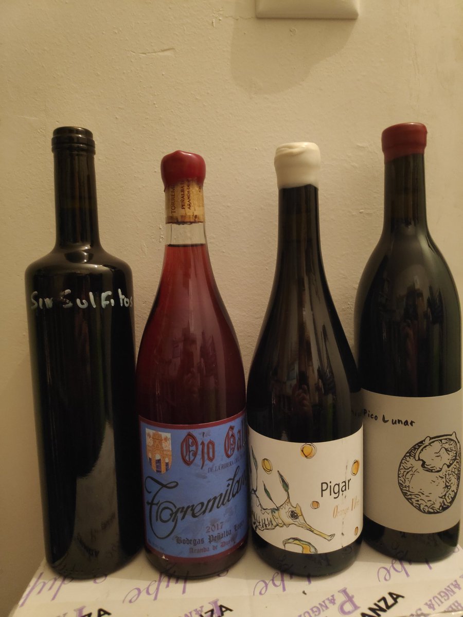 miniservers's tweet photo. Tenía una historia que contar ayudado de estos vinos para .@TheAntiEvent pero por un imprevisto de última hora no pudo ser , igual tengo que invocar un .@elComite_net :) "¿vino natural?" https://t.co/PWj8hkpzRl