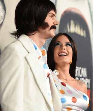 WORLDMUSICAWARD's tweet photo. #Halsey makes red carpet debut with new boyfriend #EvanPeters at #AmericanHorrorStory Halloween Party dressed as #SonnyandCher!💑🎃🔥@Halsey
https://t.co/e6lOUJl5Y1 https://t.co/wHXWbGxhOQ