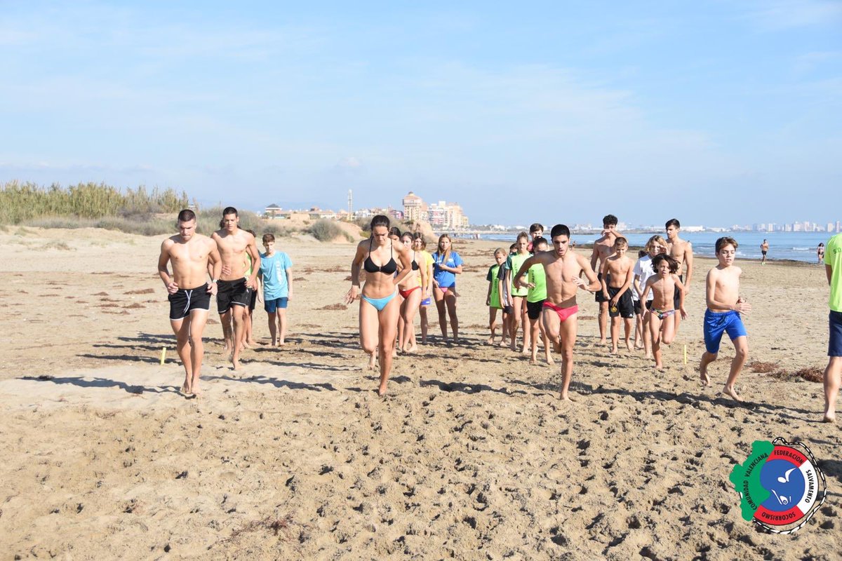 fsscvalenciana's tweet photo. Comienza la I jornada de tecnificación de la #FSSCV19 que se celebra hoy 27 de octubre de 2019 en la playa de La Patacona Valencia. https://t.co/tOTqI3JMN8