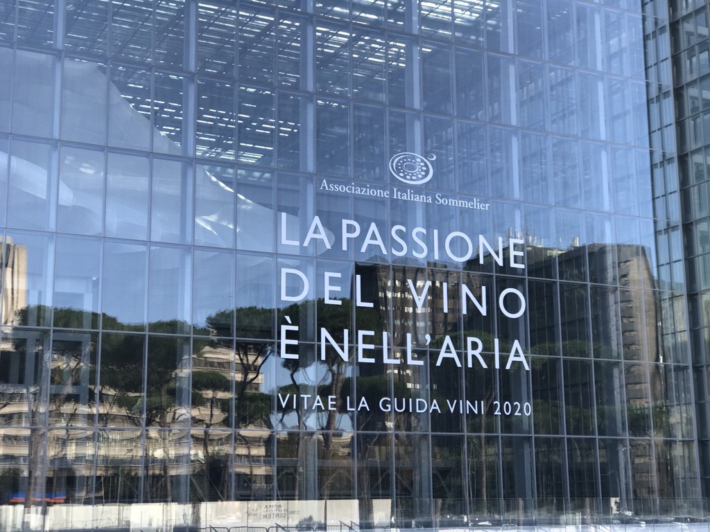 wine_telegraph's tweet photo. In #Roma Vitae2020 @aisItalia with @GiuseppeConteIT e @antomaietta president AIS https://t.co/ZnQI9uiGWE