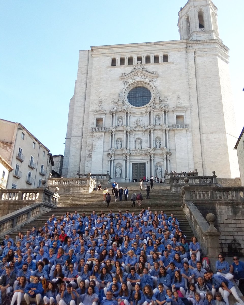 MPeraferrer's tweet photo. Avui jornada castellera a les FIRES DE GIRONA!
Marrecs de Salt!
Molt nostres!
Foto i càntics abans d'entrar a plaça!
Visca els nostres símbols identitaris culturals!
Visca Salt!
Visca Girona!
Visca el nostre Patró Sant Narcís!
#marrecsdesalt 
#fires2019 https://t.co/Tn65jsdcCS https://t.co/hkuwlWj1mE