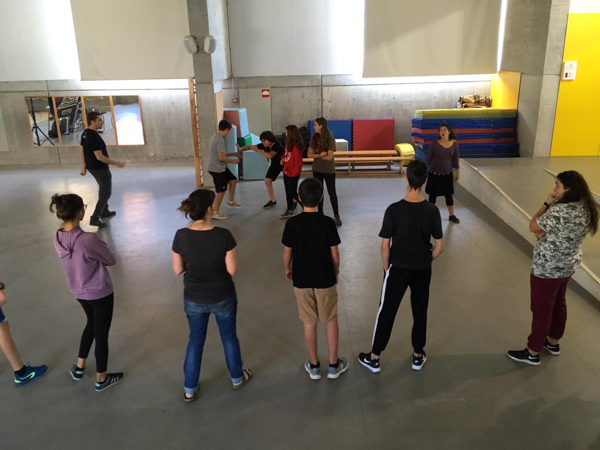 XES_cat's tweet photo. Música i diversió a la #FESC19 amb diferents activitats familiars.
Taller "A casa som feministes" dinamitzat per la @LaClaraComunica i @Espai_Tata_Inti 🎶💜.
https://t.co/4oc45raRoi https://t.co/DFgnKJaxcf