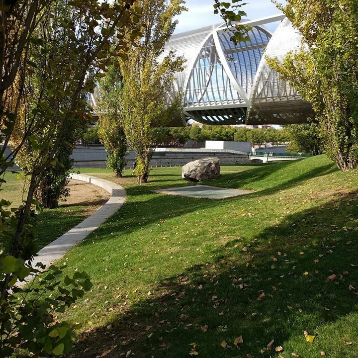 Hoy tenemos una hora más para disfrutar de lugares como Madrid Río #Madrid #MadridRio