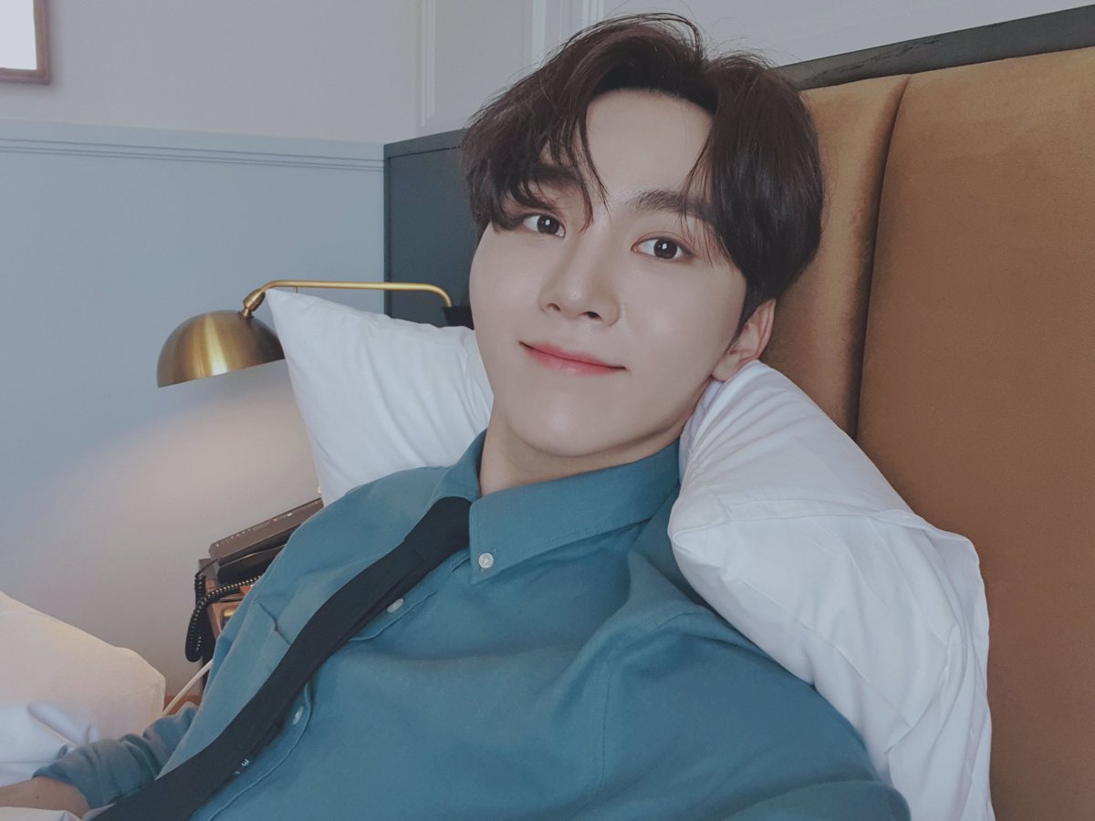 pledis_17's tweet photo. [17'S 승관] ELLE BOOHIND CUT😊 https://t.co/Fp7VOr1IlR