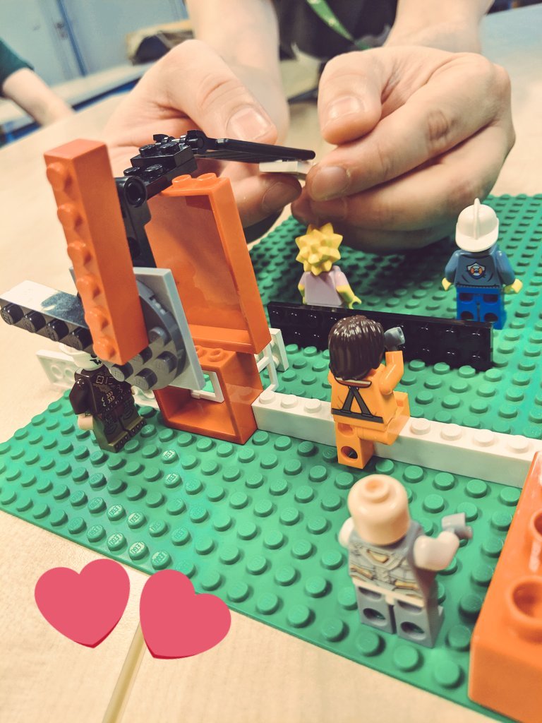 leichteckig's tweet image. Building Software architecture in Lego. ✨ Thank you @mklawonn for bringing LSP in! #vuecamp