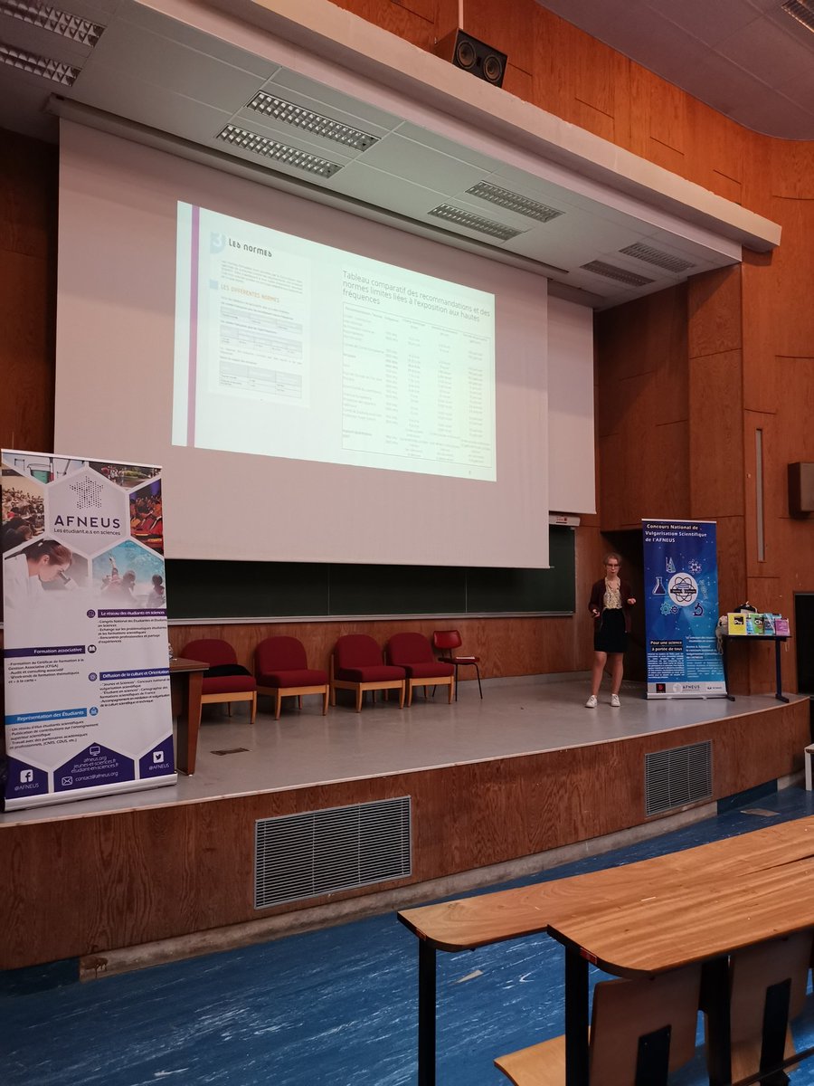 Émilie étudiante en L2 de #biologie à Rouen, nous présente son sujet sur les ondes #électromagnétiques