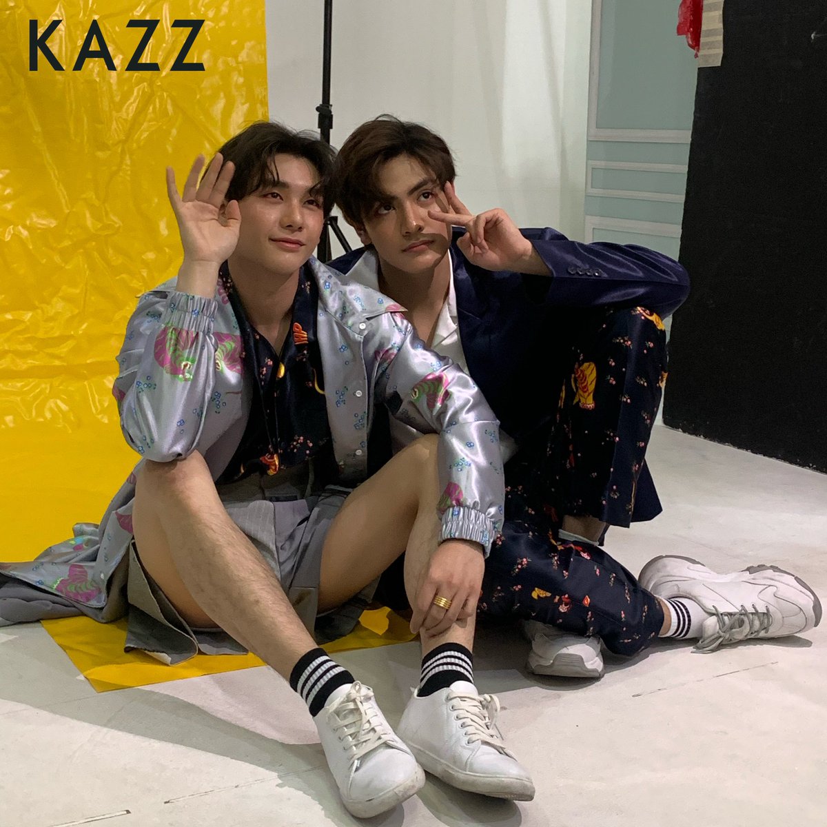 onlynaninenai's tweet photo. Does Joong tell kazz to delete this picture??👀🤣 #JoongNinexKazzHalloweenParty https://t.co/zsCy7Sa1Pq