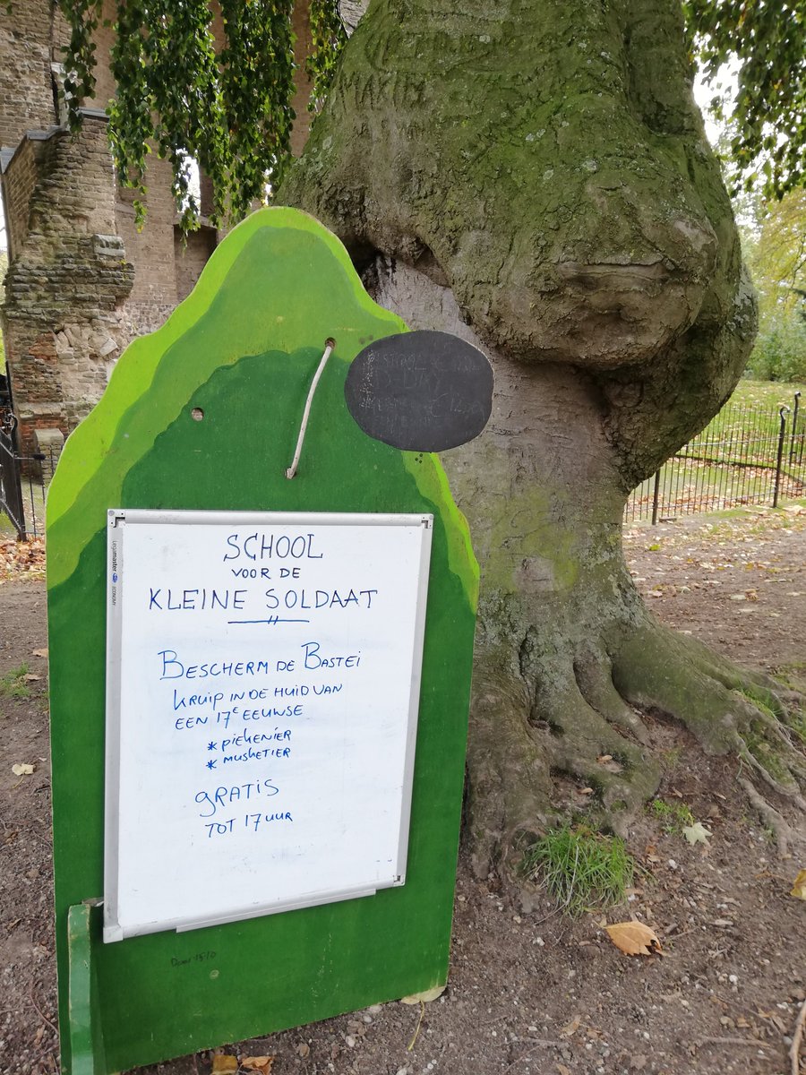024Geschiedenis's tweet photo. Kom vechten als een 17de-eeuwse piekenier of musketier en bescherm @DeBastei, vandaag in het Valkhofpark!

#MvdG #024geschiedenis #nijmegen https://t.co/2LFgSRMY8T