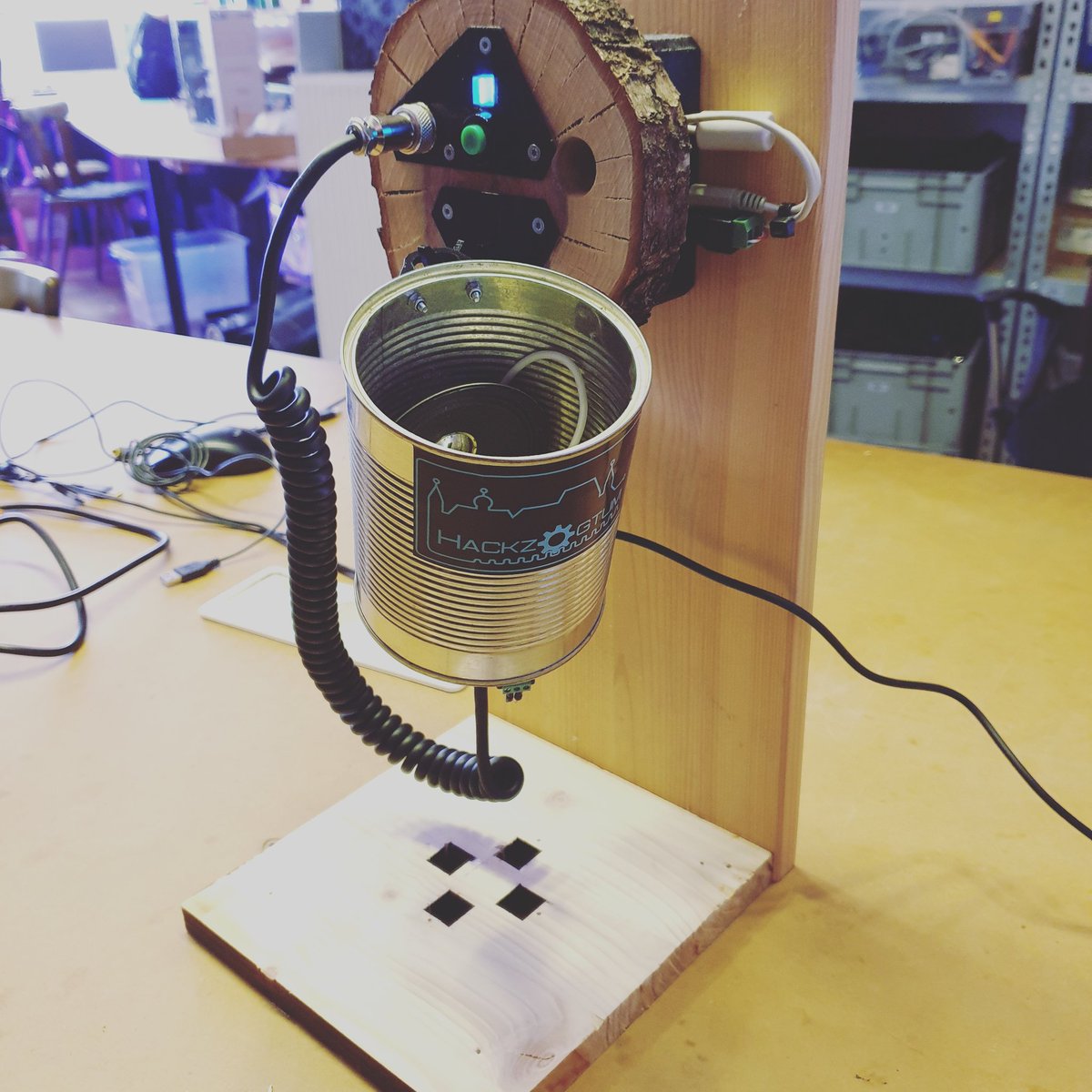 Haste Geburtstag bekommste Geschenke! Vielen Dank ans Hackzogtum für unser eigenes Dosen-Telefon nach Coburg. Was für eine geniale Idee! #backspacebamberg #hackzogtum