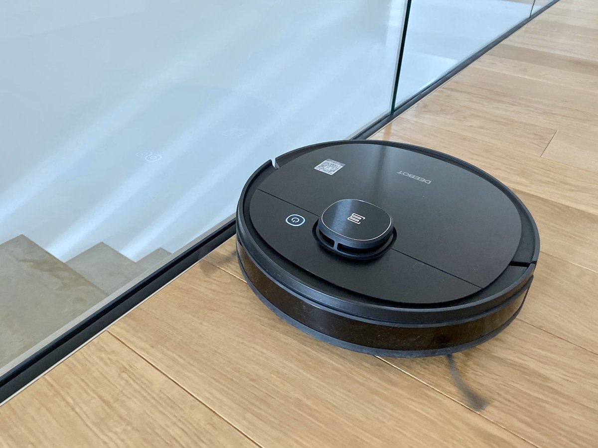 frankfeil's tweet photo. Der #Deebot #OZMO950 ist ja nun schon ein paar Tage bei uns. Grundsätzlich bin ich geneigt zu sagen, dass er zu den besten Saugrobotern zählt, die ich je hier hatte. Aber: Man muss auch hier sorgfältig die NoGo-Lines etc. festlegen, damit es zu keinen Problemen kommt. https://t.co/LQ6oibG4rL