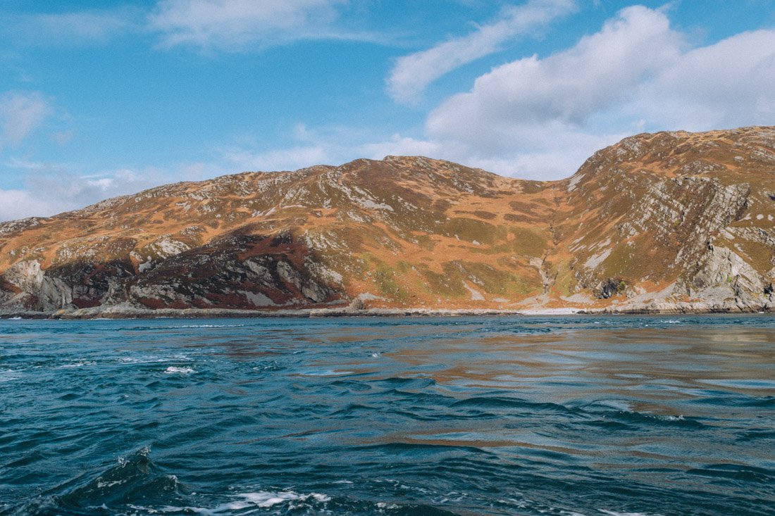 I absolutely LOVED the high-speed RIB adventure to the Corryvreckhan with @seafarioban 🚤 We spotted deer, seals, feral goats and a wee otter as we passed the islands of Fladda, Scarba & Belnahua ⚓️ #ad #westcoastwaters