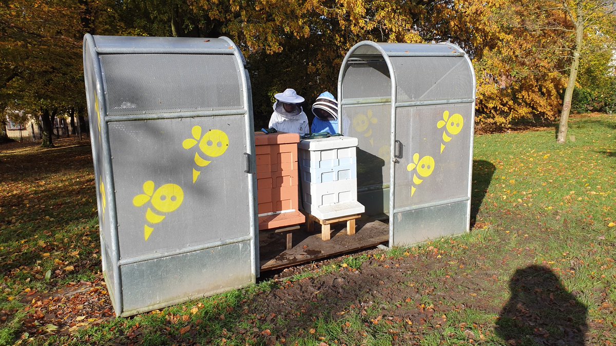 mandalou172's tweet photo. A lovely run along the Leeds - Liverpool canal first thing, then a spot of community #beekeeping... Easy like Sunday morning in #BeautifulBurnley.. #beekip. Ightenhill beekeepers! @BestofBurnley @burnleycouncil @burnleycouk @jensen1cat https://t.co/FoaXHC3OPJ