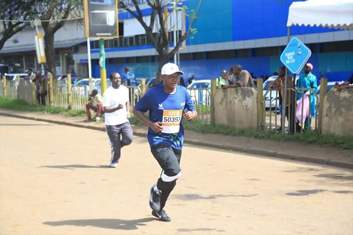 MachakosDU's tweet photo. H.E Gov @DrAlfredMutua today joined thousands of other runners and participants in the world famous Standard Chartered Marathon in Nairobi.
Governor Mutua said It was encouraging to see families, friends and colleagues come together for this fun event. @maitha_robert . https://t.co/hwcWFIoTJz