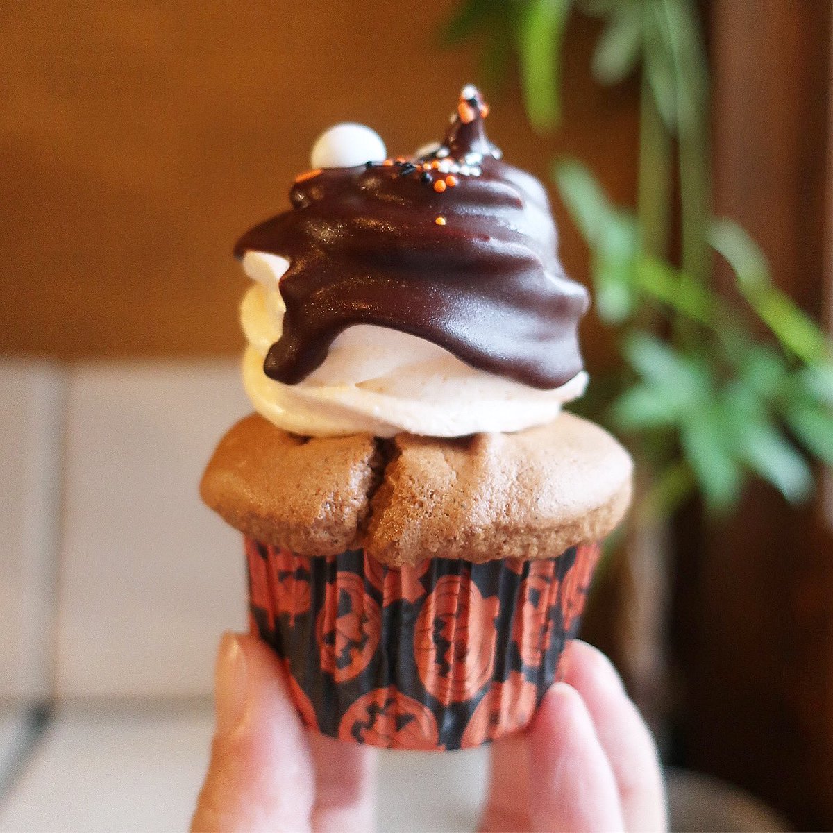 Cupcakes Japan En Twitter マシュマロっぽいもちもち生地が斬新ですな あ もうハロウィン目前 Cups Coffee Cupcakes カップス Cupscoffeeandcupcakes 和歌山城 和歌山市 カップケーキ ハロウィンカップケーキ Cupcakejp T Co Dbdji5e8r7