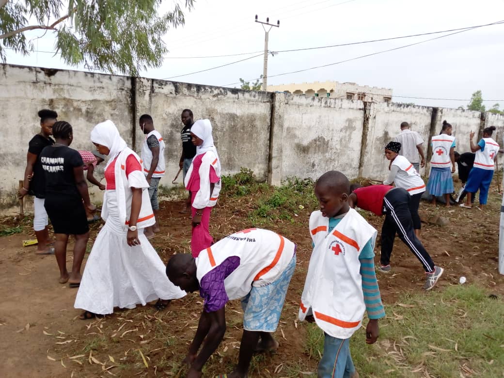GambiaRedCross's tweet photo. A Clean Environment = Good Health. 

Thanks to The @GambiaRedCross Volunteers of #URR for Cleansing their own Office Complex in Basse. We are always proud of our Volunteers.

Congratulations https://t.co/VJr6ajkWqp