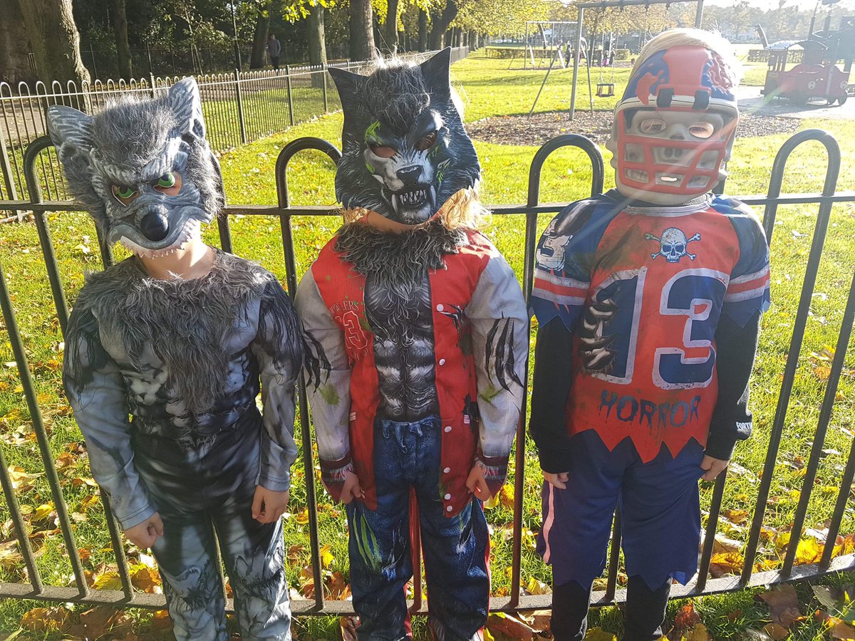 EmmaCol31321626's tweet photo. @HowardJuniorSch The boys already for the spooky junior park run Riley has done 43 runs Leon has done 46 runs and Maximus has done 6 run https://t.co/auEAVSxNfO