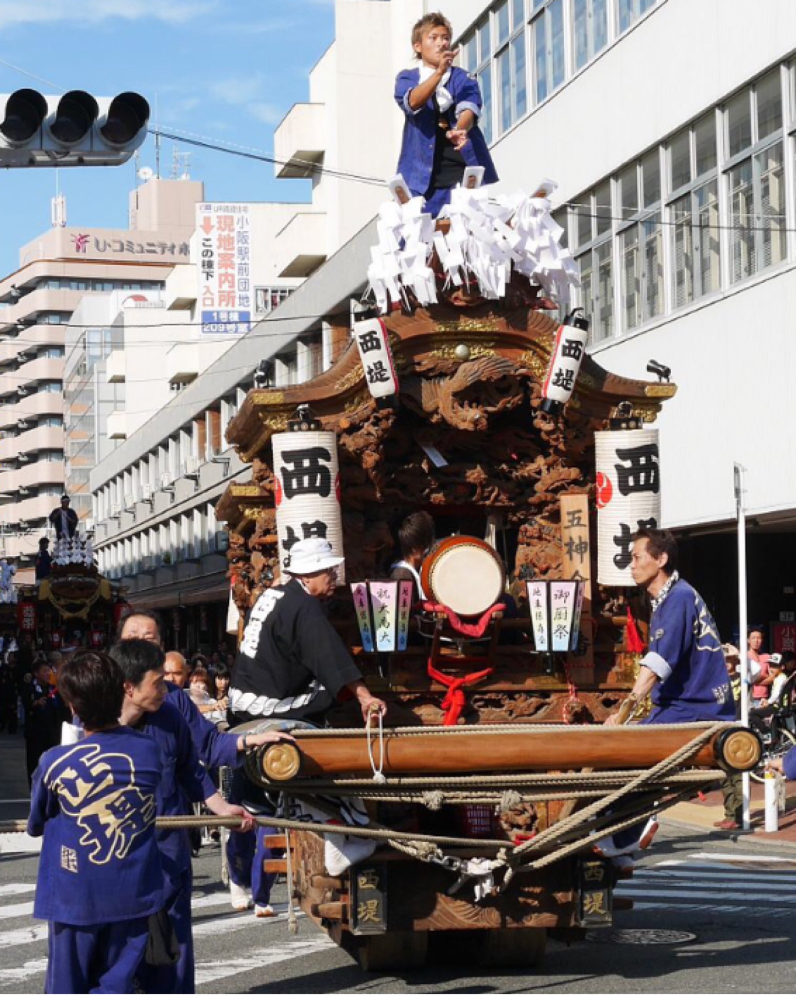 Sora 伯母の三回忌を済ませた帰り道で目にとまったマンホール 消火栓 河内小阪 駅に着いたら地車 だんじり が出ていた 調べたら御厨祭地車パレード小阪駅前と マンホール 消火栓 東大阪市 ラグビーのまち 地車 河内小阪駅 Sora 伯母の三回忌を済ませた帰り道で目にとまったマンホール 消火栓 河内小阪 駅に着いたら地車 だんじり が出ていた 調べたら御厨祭地車パレード小阪駅前と マンホール 消火栓 東大阪市 ラグビーのまち 地車 河内小阪駅