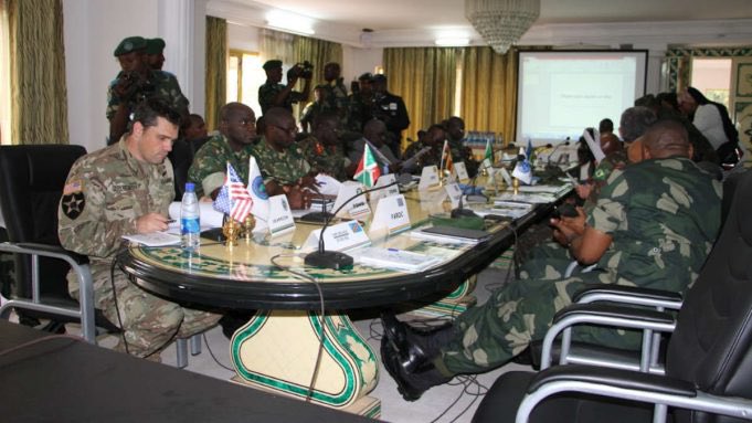 JJPWondo's tweet photo. Bientôt des armées des pays voisins viendront faire le babysitting des FARDC. Une insulte pour 200 généraux &amp; 160.000 milit FARDC pris pour des nuls. 
Prquoi ne s’investit-on pas à bien réformer en profondeur les FARDC? Qui s’occupera de l’Est après ces opérations? 🆘Infiltration https://t.co/n0cWPokU1g
