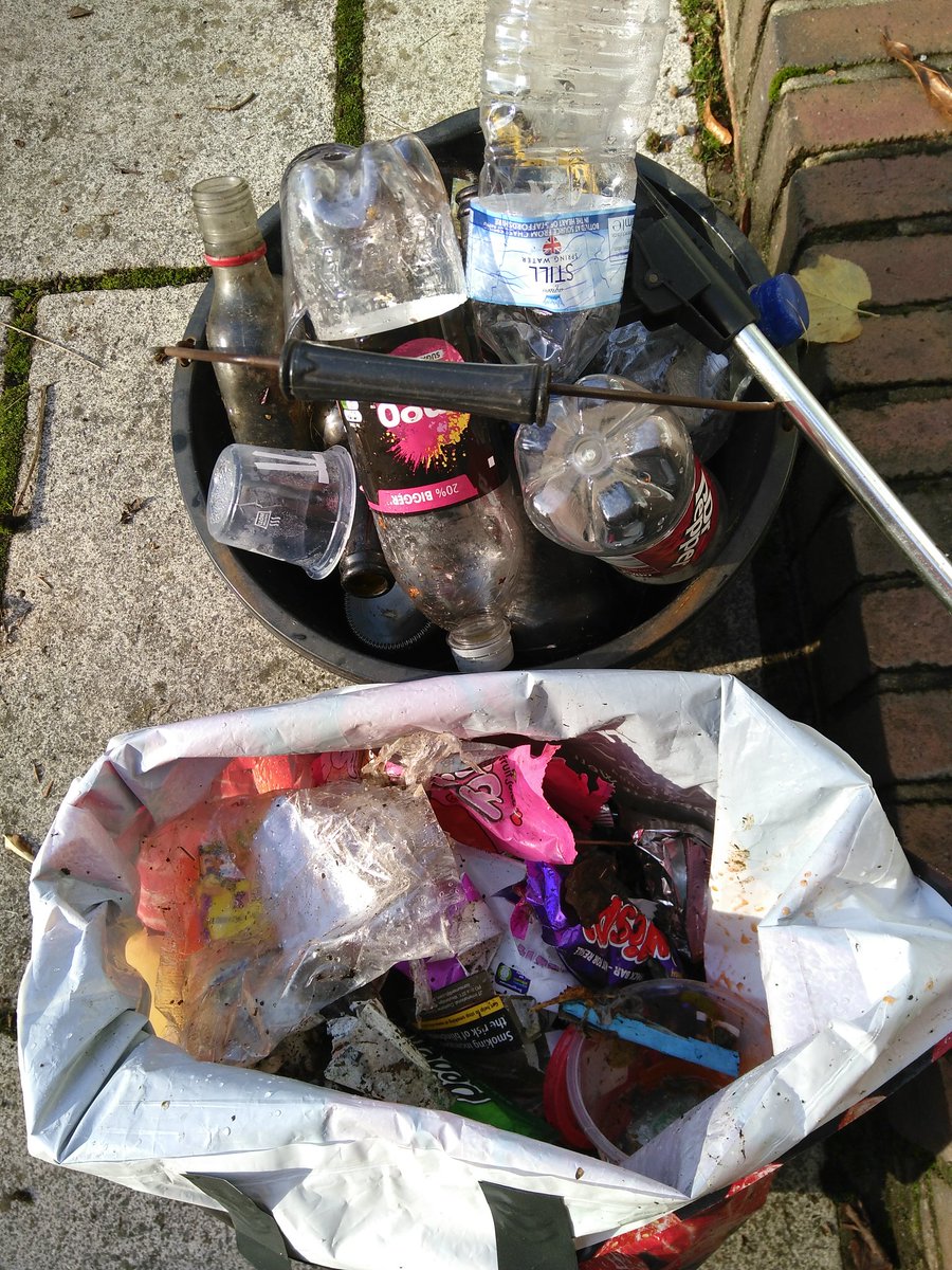 litter_lady's tweet photo. Well that was worth the walk. #litter #recylables Time for #depositreturnscheme https://t.co/t9NnTISHPv