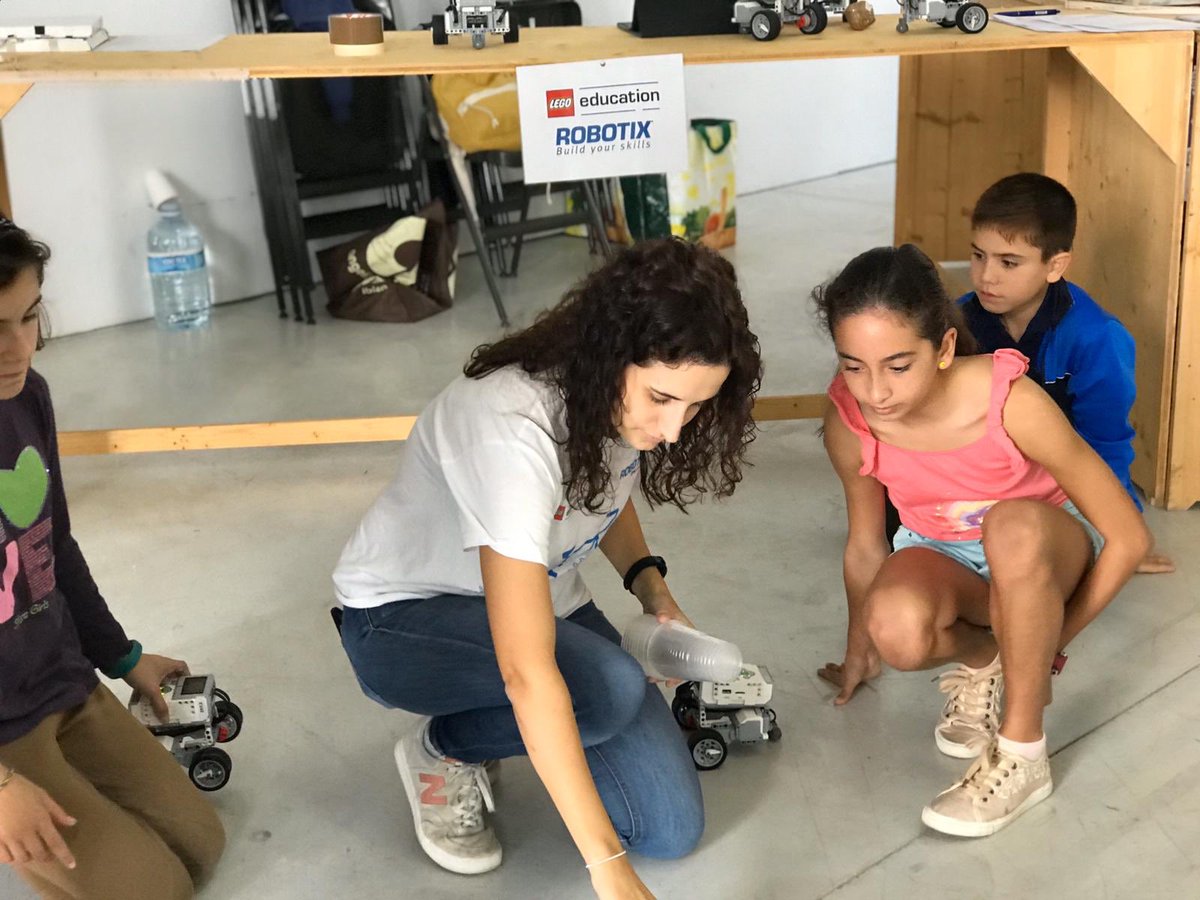 RobotixBalears's tweet photo. Vols aprendre a programar el teu robot o conèixer com funcionen les màquines? T’esperam a @FabricaRamis a la IV #FiradelaCiènciailaTecnologia a #Incaciutat #firesdinca @incaciutat @Millorant_Inca @TuitInca @Virgilio_Moreno @BalearsFCiencia https://t.co/qi1Ad1TToL