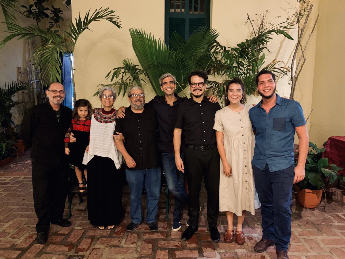 grupotepeu's tweet photo. ¡Gracias a todas las personas que llenaron anoche la #Peña de #SylviaRexach y #VioletaParra! 

¡Gracias especiales a #LíoVillahermosa, @escuchandoacruz y a #MiguelDiffoot por demostrarnos cómo es que se hace música de verdad! 

#NochesDePeña @FNCPPR #ViejoSanJuan https://t.co/kifKrH0luA
