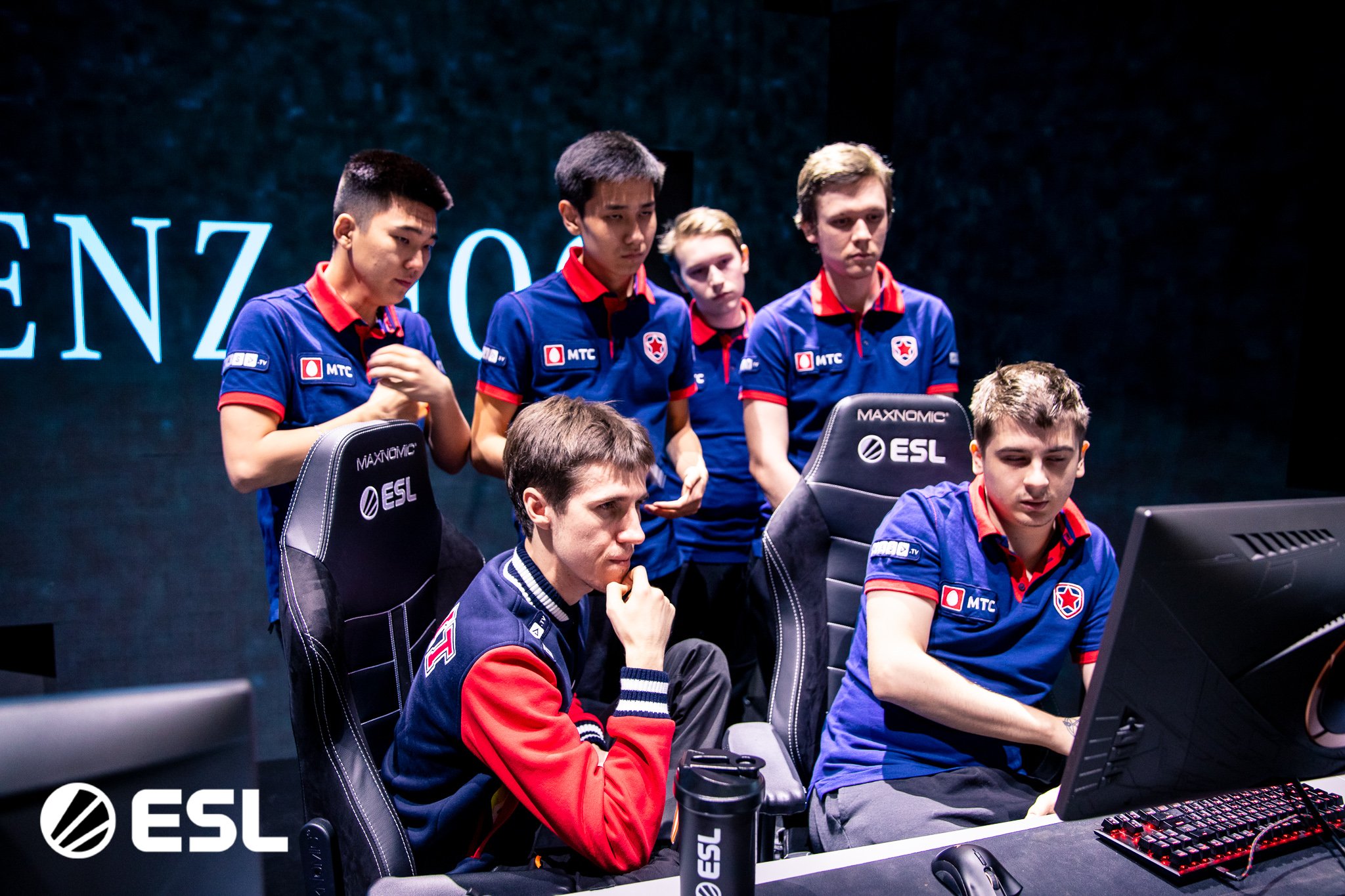 EH4d2ZDW4AAaou6?format=jpg&name=4096x409