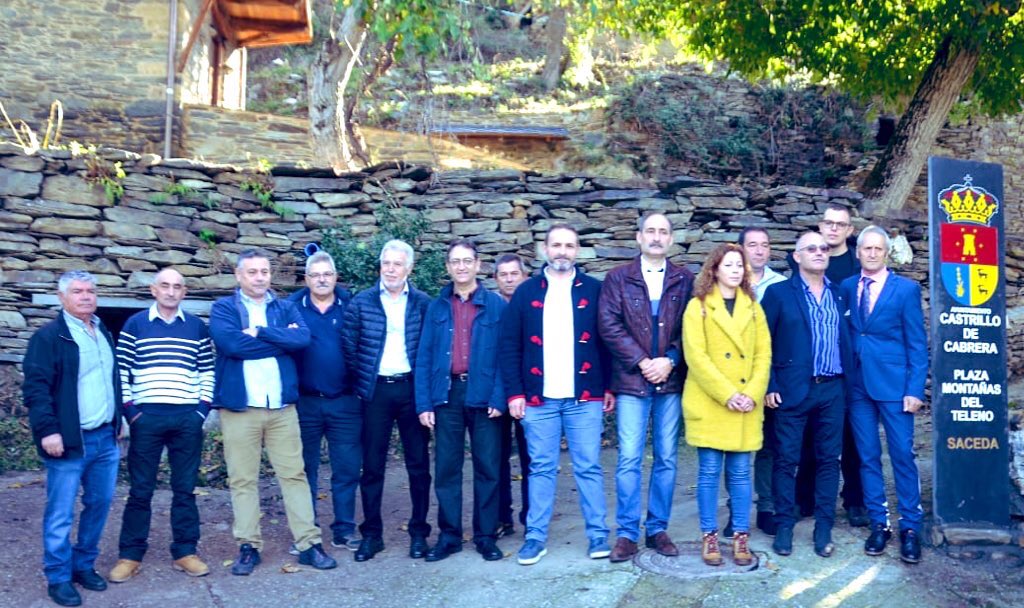 diputacionleon's tweet photo. La diputada @diputacionleon Carolina López, entre los asistentes al acto del XXV aniversario del grupo de acción local Montañas del #Teleno en #Saceda #CastrilloDeCabrera
#Leonesp https://t.co/zzl6sXPLaQ