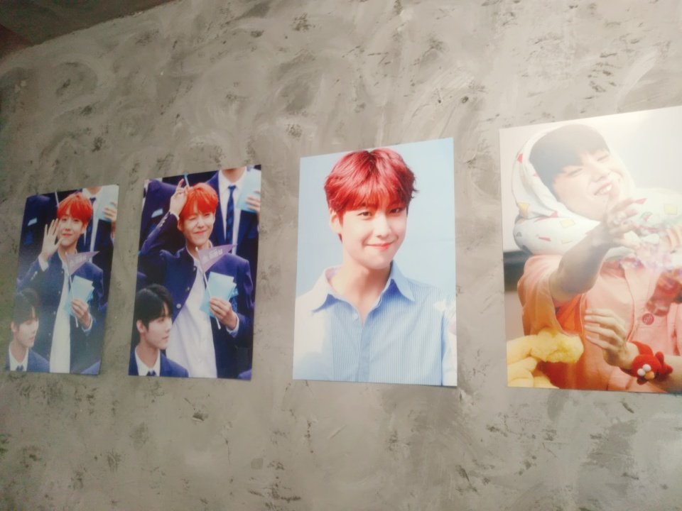 dthreeaw_15n's tweet photo. @cherry_planet_  남포 패스더브라운 사진도 다 넘 이쁘고 카페도 너무 잘 꾸며진 것 같아요ㅠㅜㅠㅠㅠ마지막 날에 갔다와서 걸려있던 사진까지 겟했다는....진짜 카페 열어주셔서 너무 감사합니다ㅠㅜㅠ😭체플님 사랑해요😍 https://t.co/O6N2jQdOv1