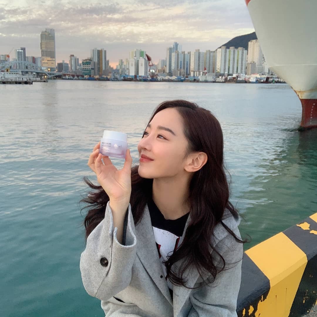 shinhsarchive's tweet photo. 191027 This kind of weather #BotanicHeal #RepairLiftingCream #OliveYoung #ShinHyesun #신혜선
ㅠㅠㅠㅠㅠㅠ https://t.co/UcXwfrcXTD