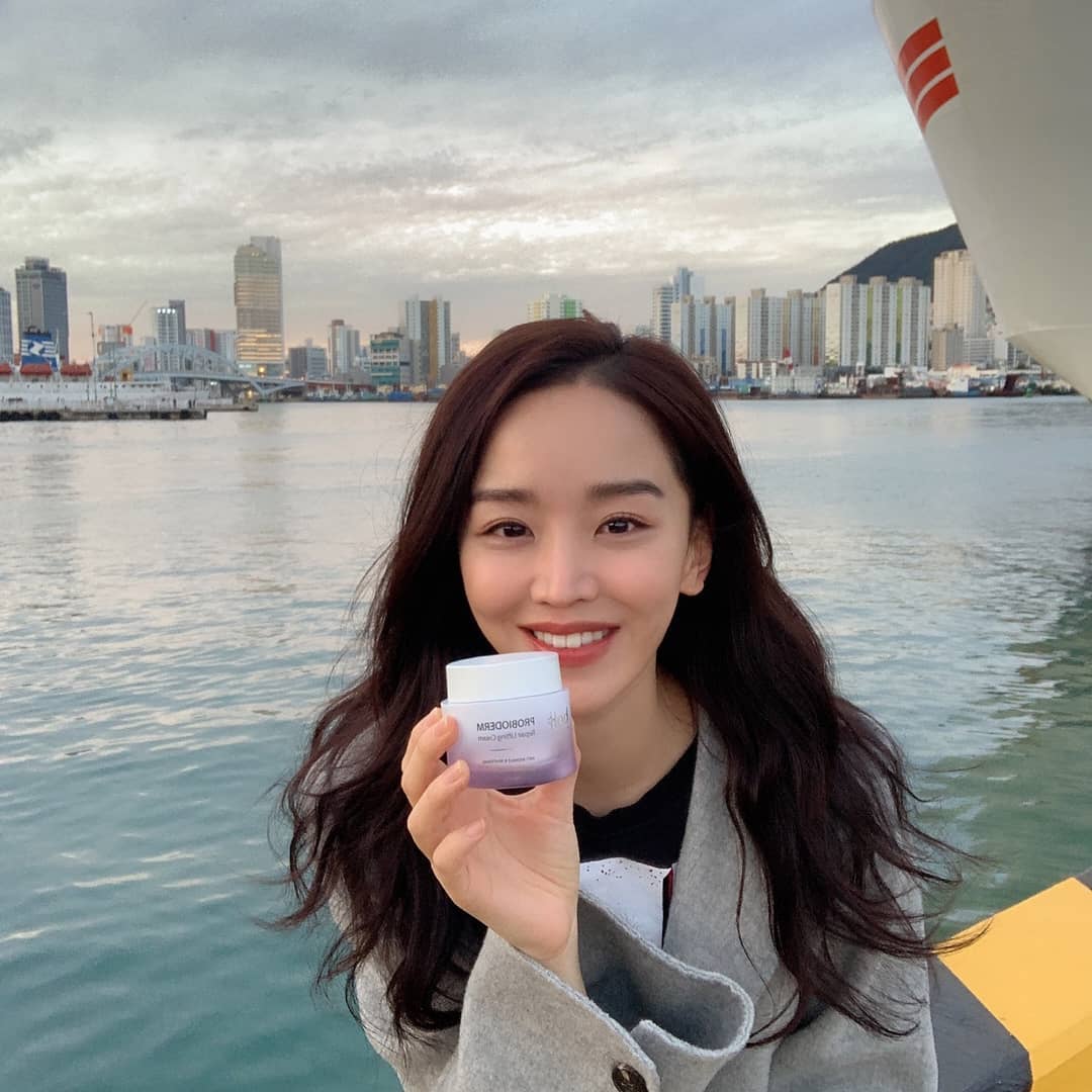 shinhsarchive's tweet photo. 191027 This kind of weather #BotanicHeal #RepairLiftingCream #OliveYoung #ShinHyesun #신혜선
ㅠㅠㅠㅠㅠㅠ https://t.co/UcXwfrcXTD