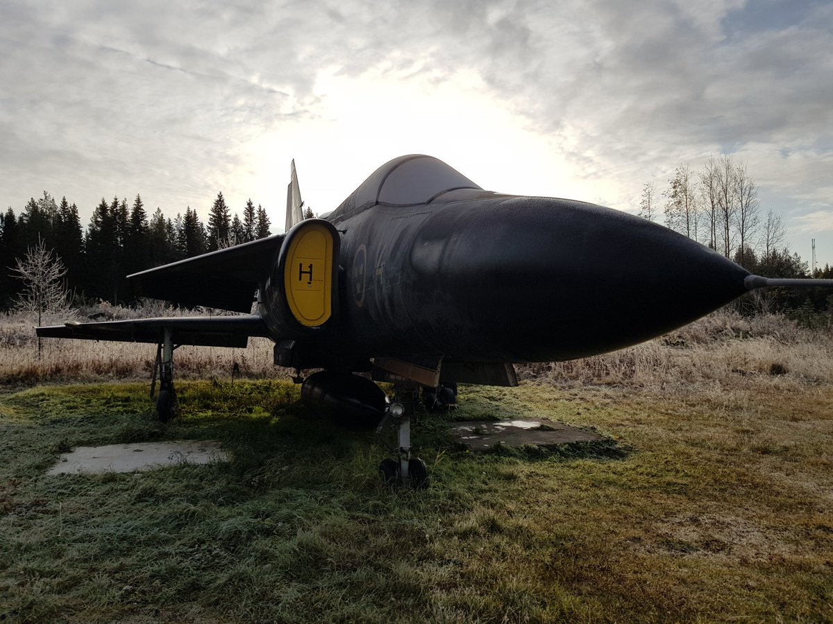 burny_burner's tweet photo. På morgonpromenaden så gick jag  förbi och klappade lite på gamle svarten
#teknikland #jamtli #F4 #jamtland #viggen #saab #JA37 #mittmedia #föpol #försvarsmakten #swaf https://t.co/WeSLXUUgMH
