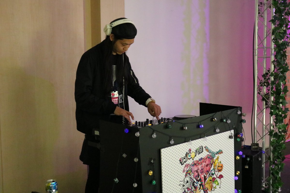 mhc2018's tweet photo. MONSTER HALLOWEEN CARNIVAL 2019 (DAY2) Photo Report!!! @堂島リバーフォーラム
#モンハロ
#monsterhalloweencarnival
#ハロウィン
#堂島リバーフォーラム
#Lobby_DJ
#McD(THE GAME SHOP) https://t.co/pjSiufVU3D