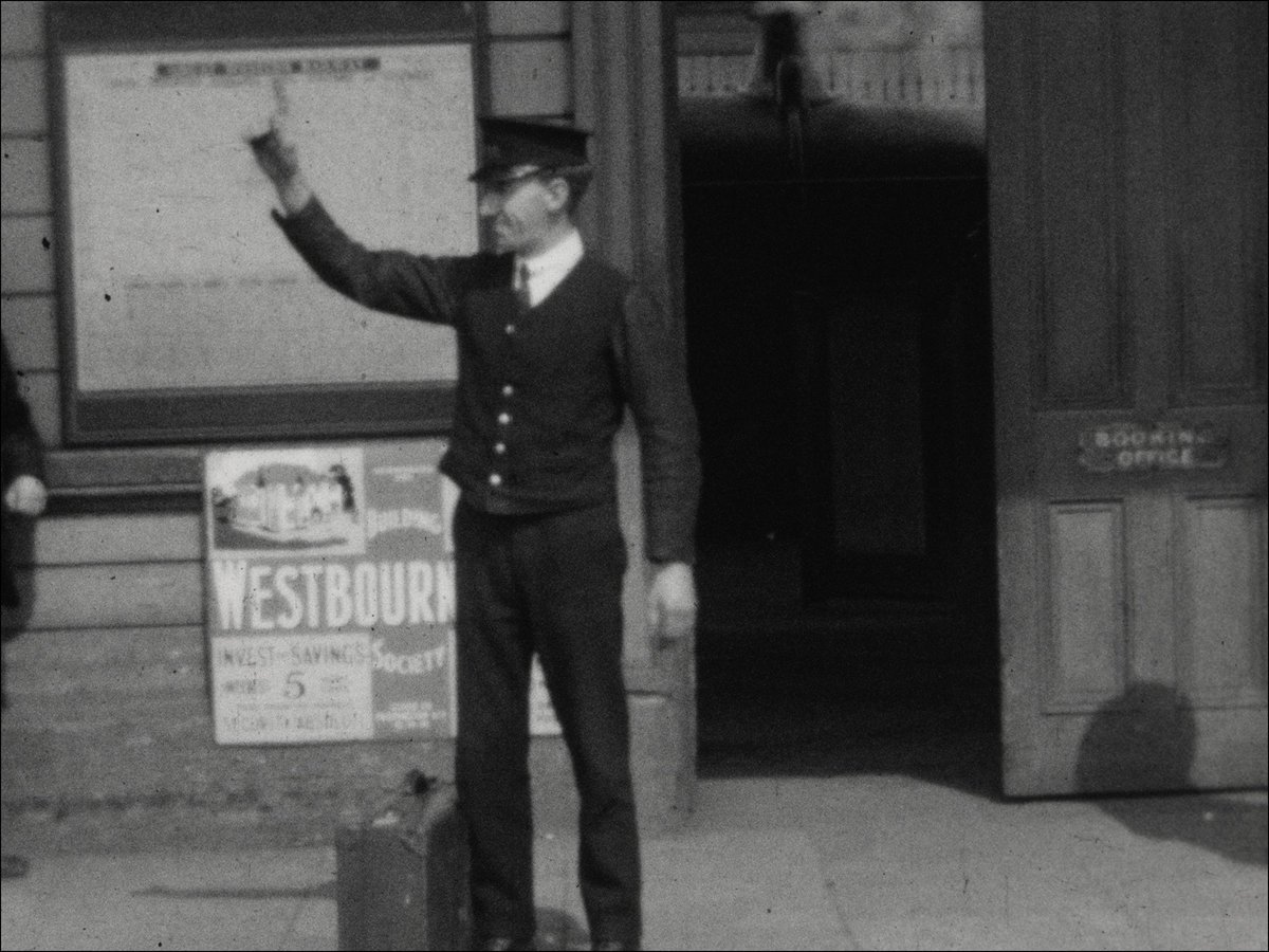 FilmArchivesUK's tweet photo. All aboard now!!! ...for 24 hour marathon of home movies - across the world - great to have FAUK member archives @EAFilmArchive @MACEarchive @film_london @NWfilmarchive @YorkshireFilm @NorthEastFilm @IFI_Dub @NIScreen involved!! #AudioVisualHeritage https://t.co/b4DO7nCC20