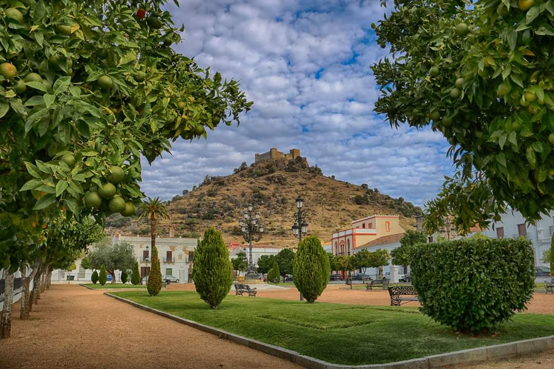 Lourdes García-Rubio V. (@lulibusta) on Twitter photo Preciosa foto mi querido pueblo 😍❤️ #burguillosdelcerro #badajoz #Extremadura #paseodelafuentellano 📸by Juan Miguel Contreras <a href="/Extremadura_tur/">Extremadura Turismo</a> <a href="/Extremadurismo/">Extremadurismo</a> <a href="/vextremadura/">VIVIR EXTREMADURA</a> <a href="/Turismo_DipCC/">Turismo Provincia Cáceres</a> <a href="/BurguillosAyto/">AytoBurguillosdelCerro</a> <a href="/DipdeBadajoz/">Diputación de Badajoz</a> @TurisBadajoz @EXNdigital #27octubre19 <a href="/VictorRuLo/">Mr Victorio</a> Preciosa foto mi querido pueblo 😍❤️ #burguillosdelcerro #badajoz #Extremadura #paseodelafuentellano 📸by Juan Miguel Contreras <a href="/Extremadura_tur/">Extremadura Turismo</a> <a href="/Extremadurismo/">Extremadurismo</a> <a href="/vextremadura/">VIVIR EXTREMADURA</a> <a href="/Turismo_DipCC/">Turismo Provincia Cáceres</a> <a href="/BurguillosAyto/">AytoBurguillosdelCerro</a> <a href="/DipdeBadajoz/">Diputación de Badajoz</a> @TurisBadajoz @EXNdigital #27octubre19 <a href="/VictorRuLo/">Mr Victorio</a>