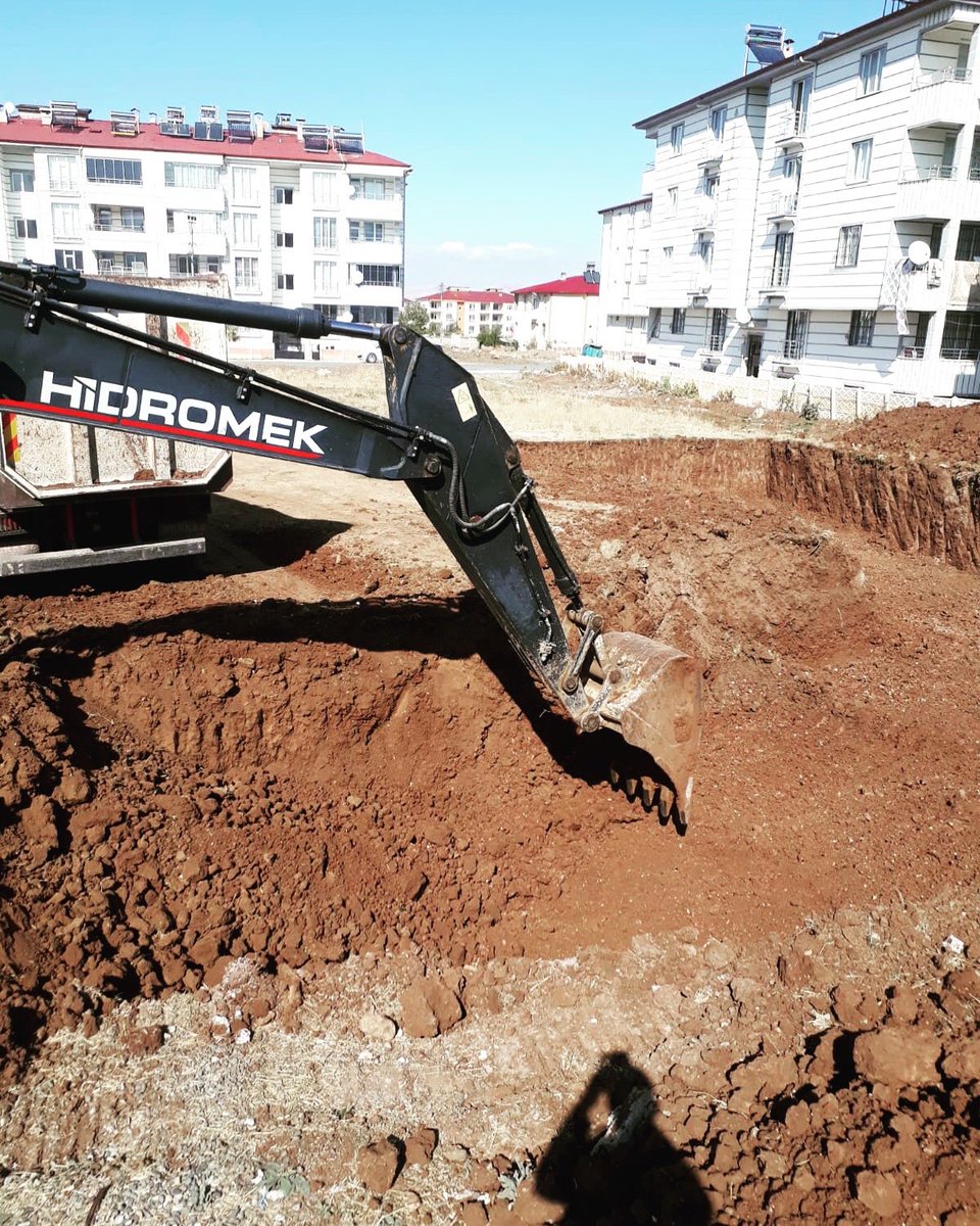 yasaryapiins's tweet photo. 💫Çok şükür SEYR-İ YAKAMOZ EVLERİ projemizin temelini açıyoruz. Rabbim kazasız belasız bitirmeyi nasip etsin. 
Palumuza ve tüm Palu halkına hayırlı uğurlu olmasını temenni ediyoruz.
#seyriyakamozevleri https://t.co/e98UUCw9hm