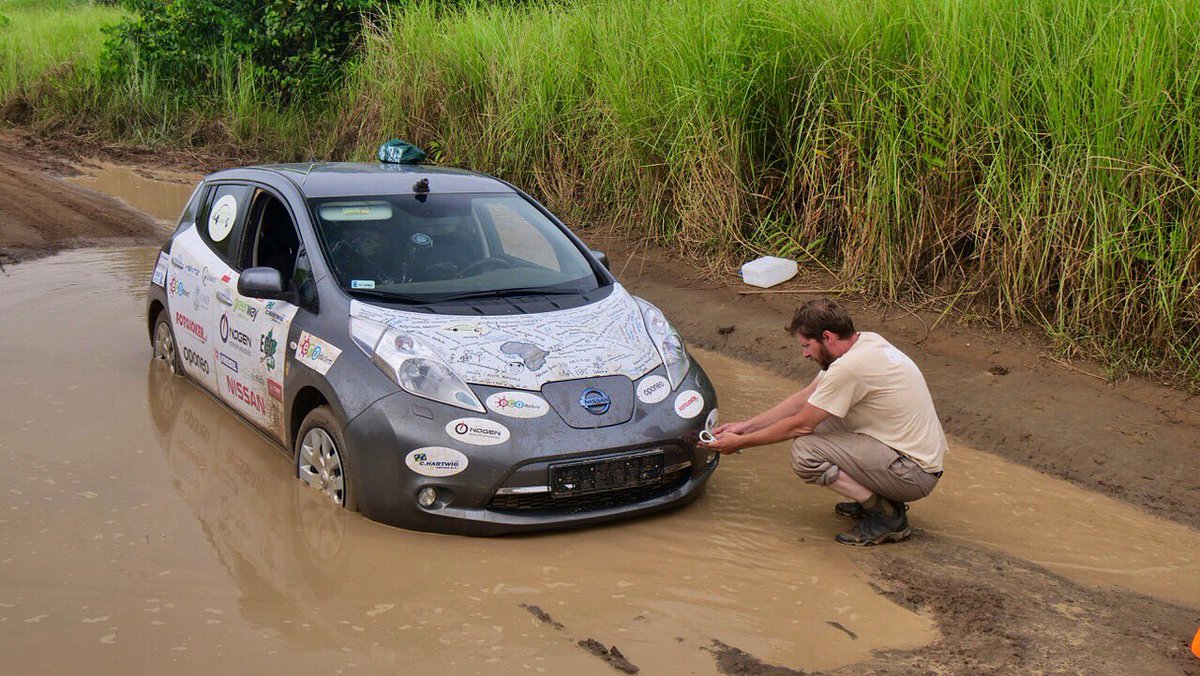 They said that electricity and water don’t work well together 🤔 Congo-Brazzaville • Electric Explorer African Challenge 2018 
#electricexplorer #electriccars #evrt #evrtafrica #nissanleaf #roadtrip #ontheroad #overlanding #overlandingafrica #fun #road #travel #adventure