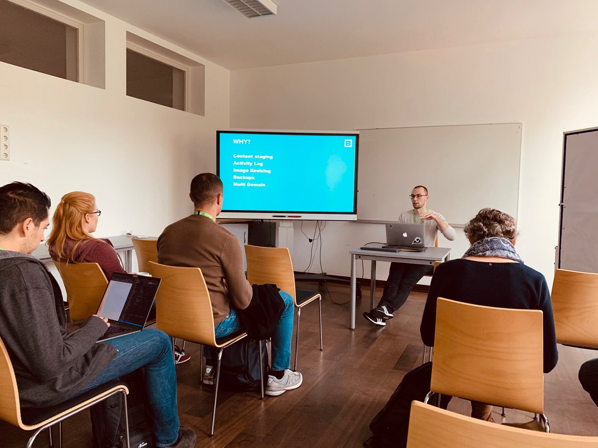 phmu_office's tweet image. Right after lunch we join a session about @storyblok at the @VueCamp_de. Interesting introduction to the headless CMS #vuecamp