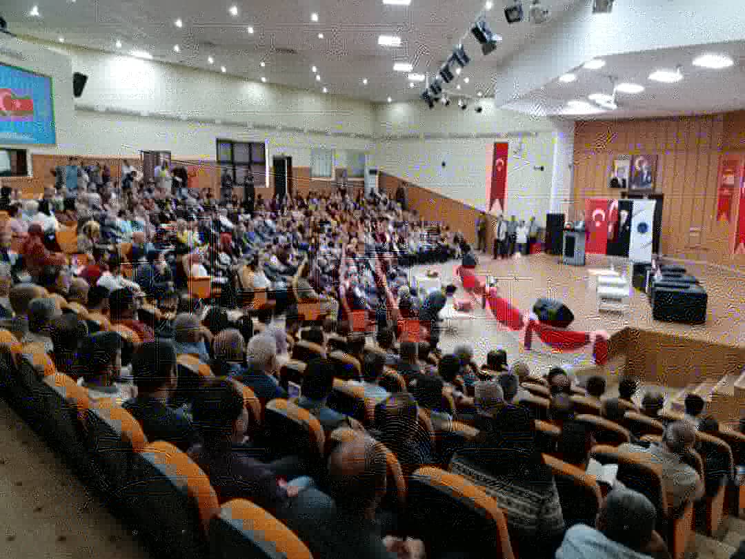 Mustafa ARMAĞAN ‘’Abdülhamid’in Kurtlarla Dansı’’ adlı konferansı ile okuyucularıyla buluştu.
#batmankitapfuarı