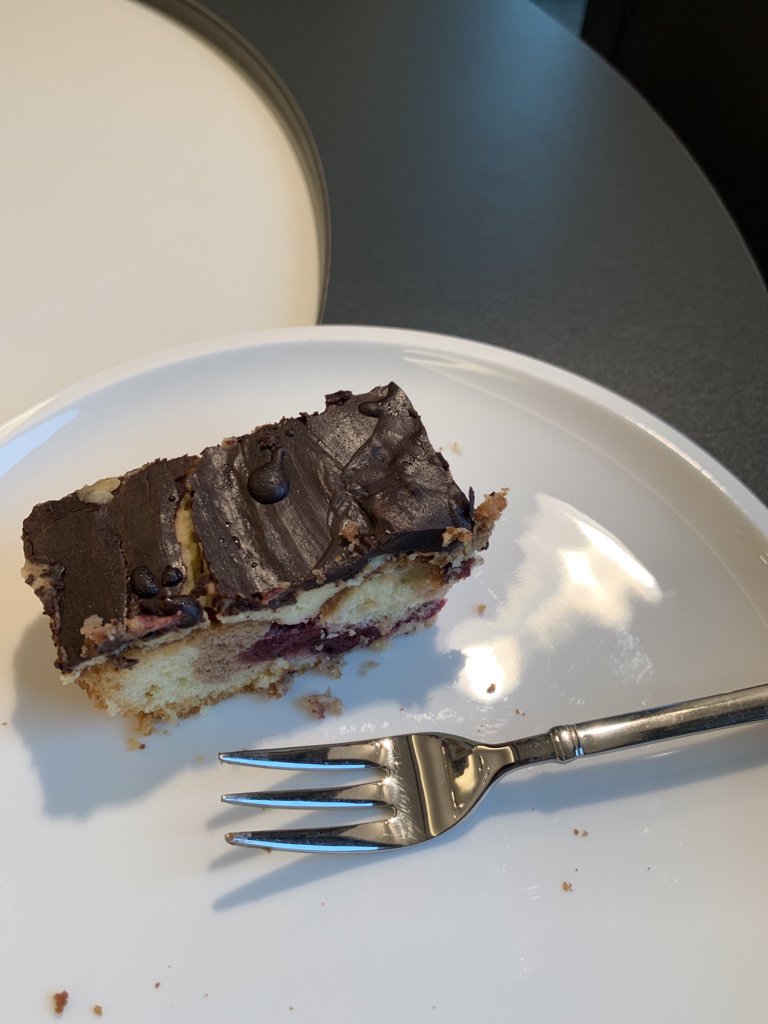 weyhmueller's tweet photo. Wollte dieses Wochenende ja Kuchen mit @EskenSaskia essen. Aber die muss jetzt erst mal die Partei retten. #d64hurra https://t.co/HIAuRUUT6F