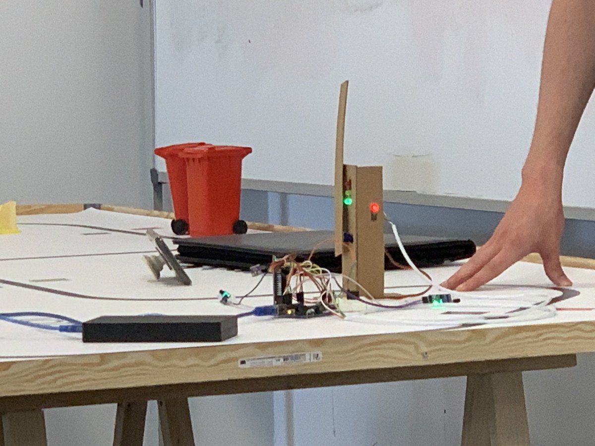 borillo's tweet image. Disfrutando de las presentaciones en mi cuarto año como jurado del @HackathonCS Mucho nivel como siempre, centrándose este año en smart cities y sostenibilidad #HackathonCS19