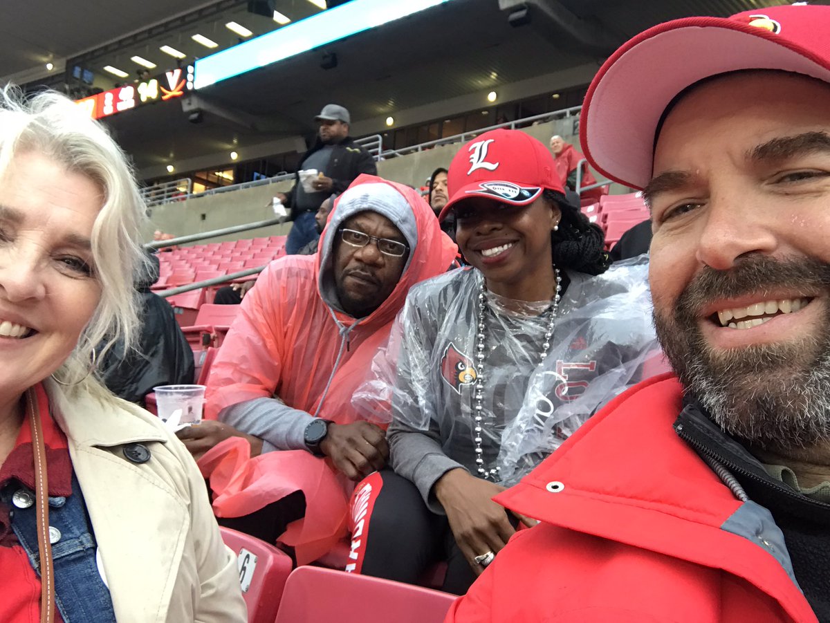 Repping APS football in the Ville!  Great meeting new friends Miriam and Leroy Hall parents of <a href="/mjjfootball/">MAYNARD JACKSON FOOTBALL</a> #19 Hassan Hall teammate of <a href="/NAWarriors_FB/">N Atlanta Football</a> #54 Ford Hayes #L1C4 #GoCards 
@1APS_Athletics <a href="/CarstarphenMJ/">Meria Carstarphen</a> <a href="/apsupdate/">ATL Public Schools</a> 
@Sayblackboyyy <a href="/FordHayes80/">Ford Hayes</a>