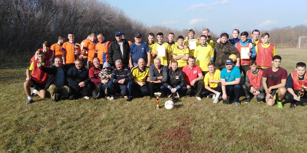 Завершился 11 турнир памяти ветеранов футбола сельского поселения Воскресенка.
🏆🥇Победитель - Молодая Гвардия 
🥈Серебряный призер - Волжанин
🥉Бронзовый призер - Молодая Гвардия М