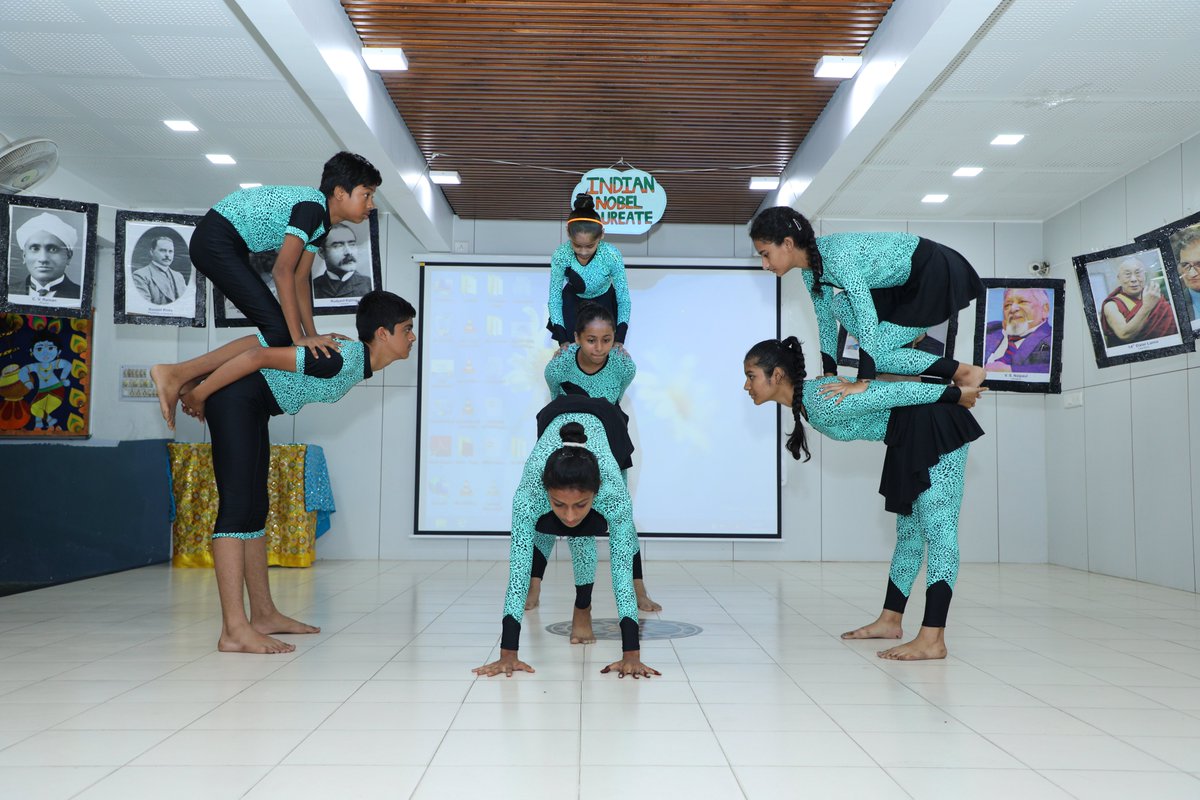 sanjaypatel412's tweet photo. #Yoga Performance by #Divyapath students in #Science Fair
#ScienceFair2019
#Divyapath2019 https://t.co/bEvzqemlcE