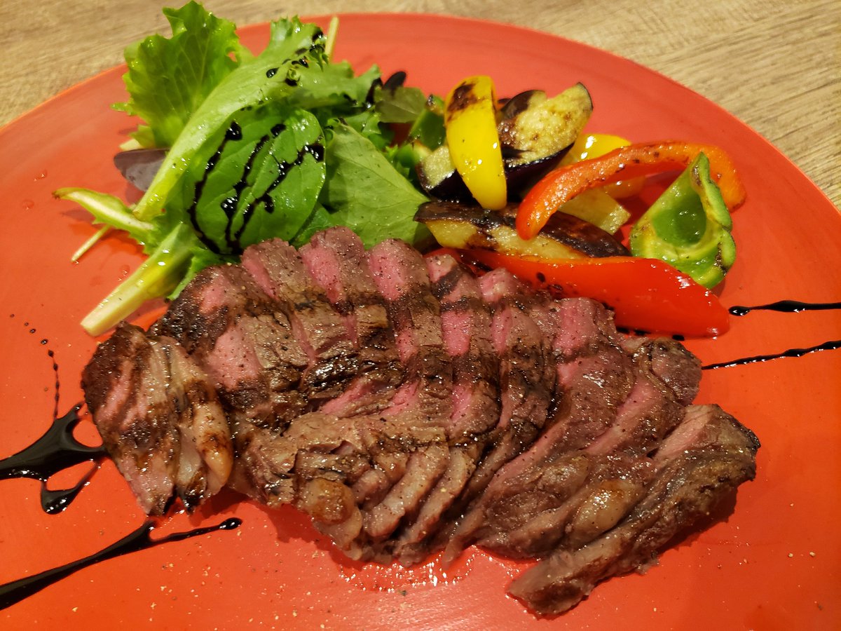 gangsong_vape's tweet photo. そして、ピザとパスタと牛ヒレ肉‼️

イタリアン美味しすぎる。

久し振りに #SMOK の #MAGkit を相棒に。 https://t.co/AaEPqQBoEe