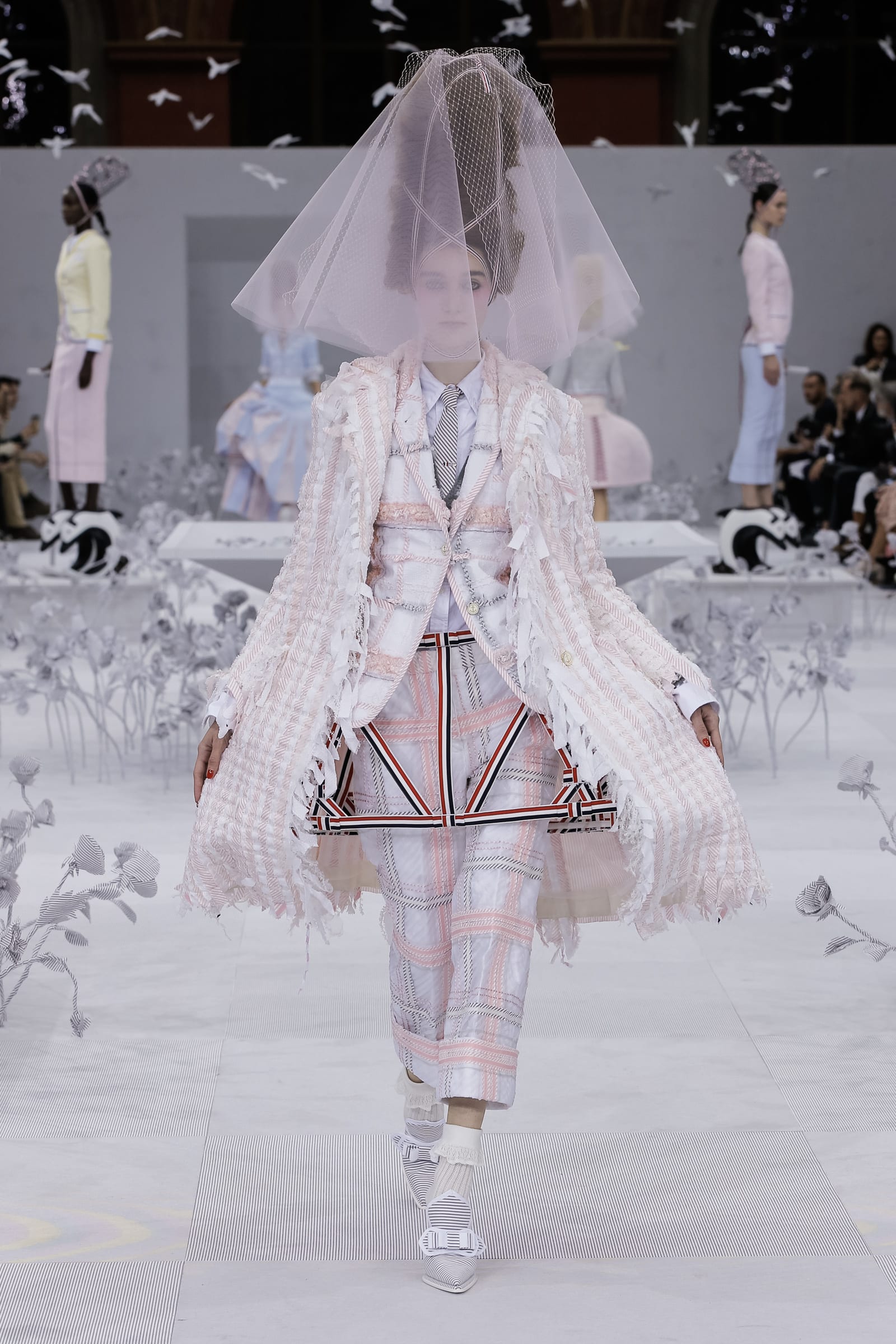 Fashionsnap Com パリコレを知るための6つのポイント 注目のカラーは デニムのトレンドは ロココ時代の ファッションが現代に T Co Rda3tc8rbt T Co 9css4aroii Twitter