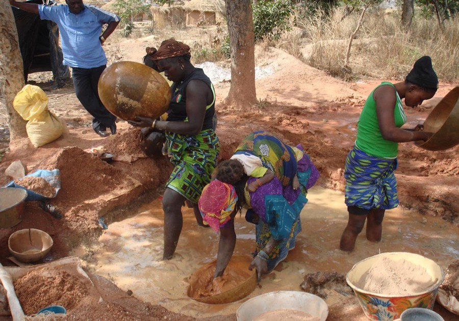 Mining Shared Value (@ewb_msv) on Twitter photo Recognising that banning all artisanal and small-scale #mining-produced minerals would harm livelihoods of 10s of millions of #ASM miners around world, London Metal Exchange to allow ASM-mined metals to be traded on <a href="/LME_news/">London Metal Exchange (LME)</a> after NGO pressure buff.ly/2BJfFgq #LMEWeek Recognising that banning all artisanal and small-scale #mining-produced minerals would harm livelihoods of 10s of millions of #ASM miners around world, London Metal Exchange to allow ASM-mined metals to be traded on <a href="/LME_news/">London Metal Exchange (LME)</a> after NGO pressure buff.ly/2BJfFgq #LMEWeek