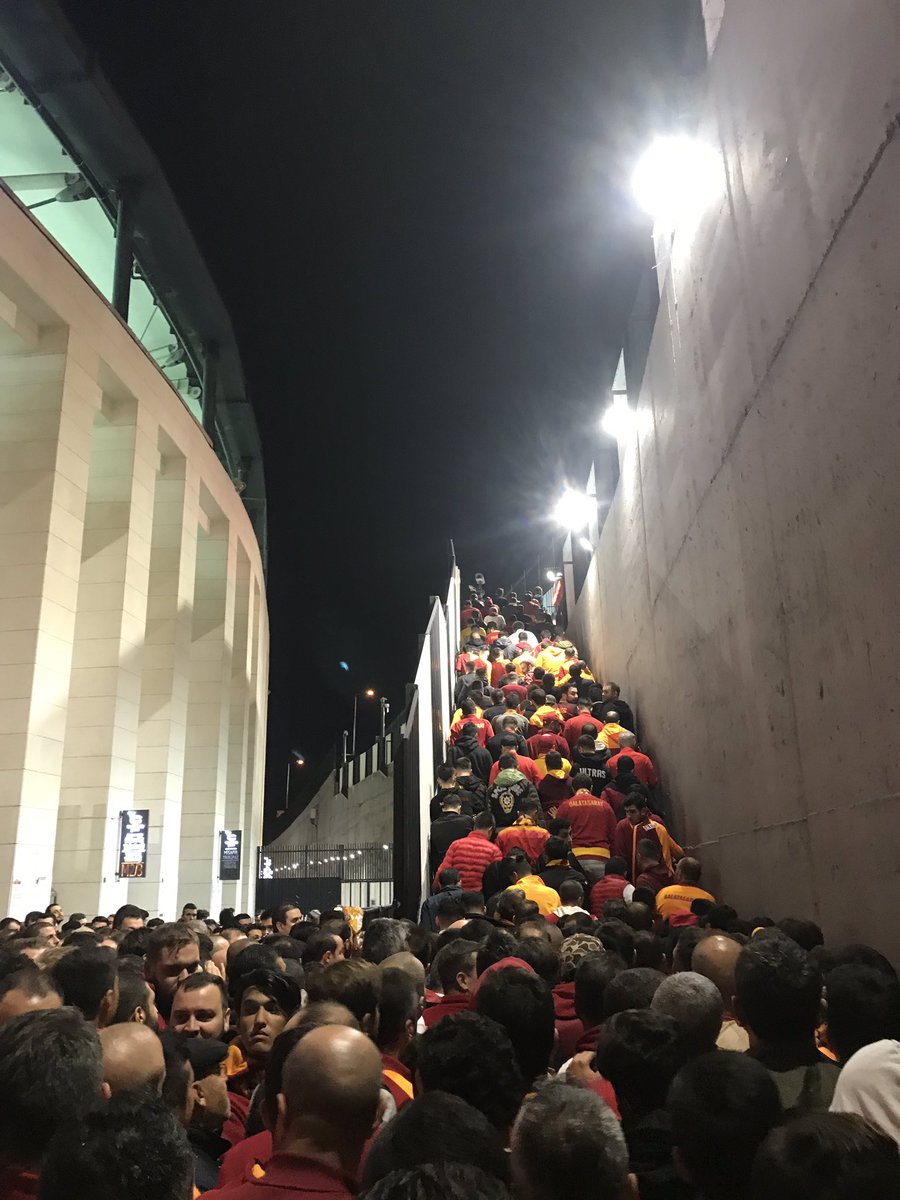 Bu maç taraftar hariç HERKESE YAZAR